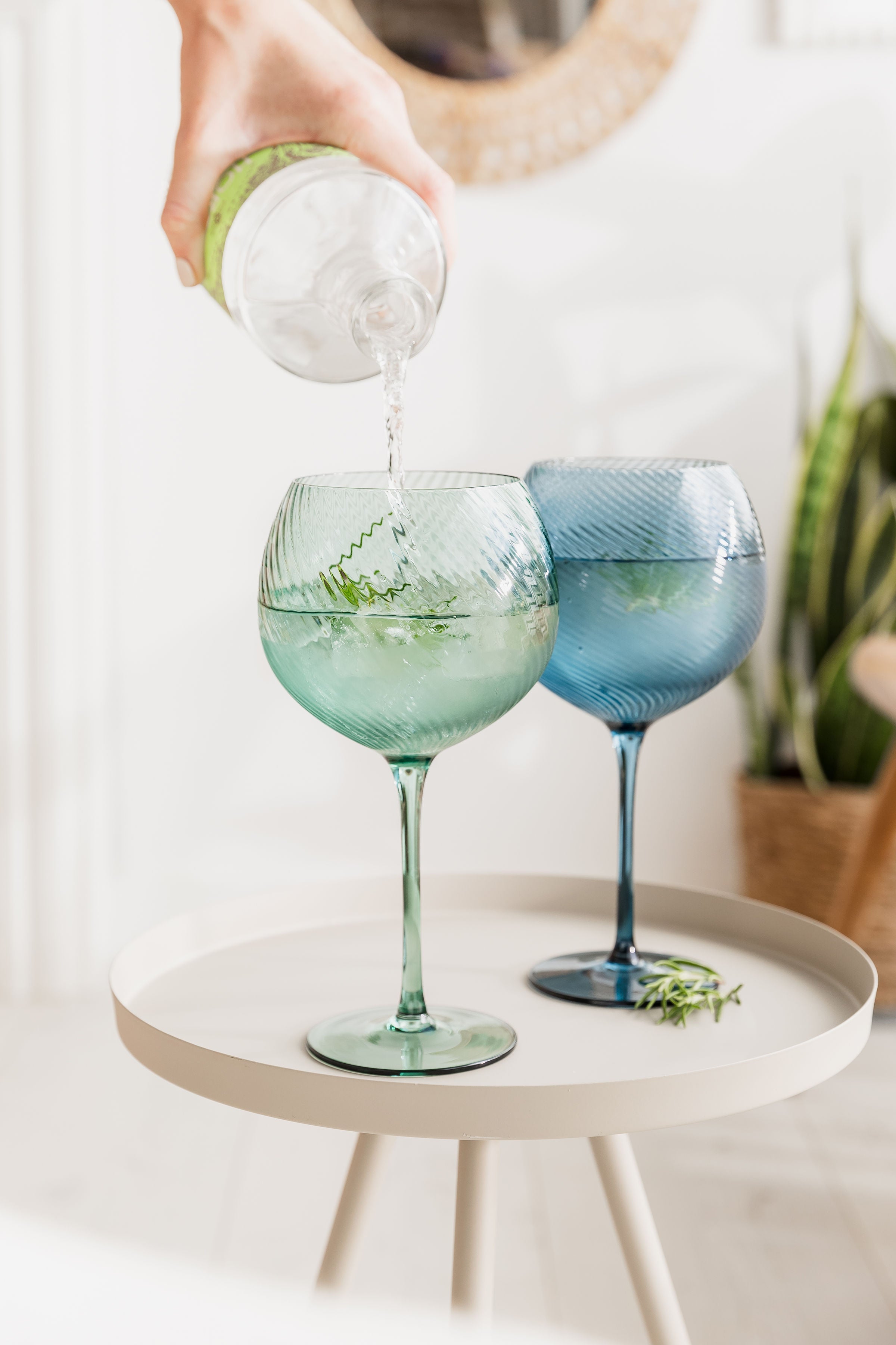 Twist Gin Balloon Glasses Set of 2 Blue / Green