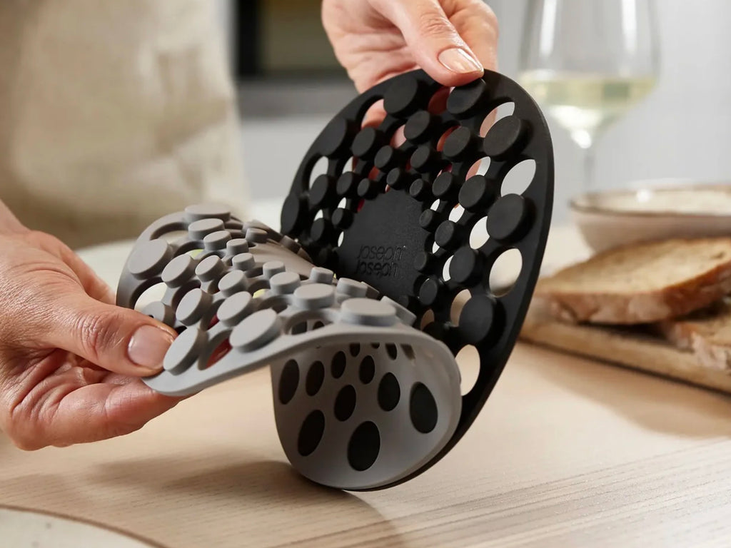 Joseph Joseph Spot-On 2pc Silicone Trivets Grey