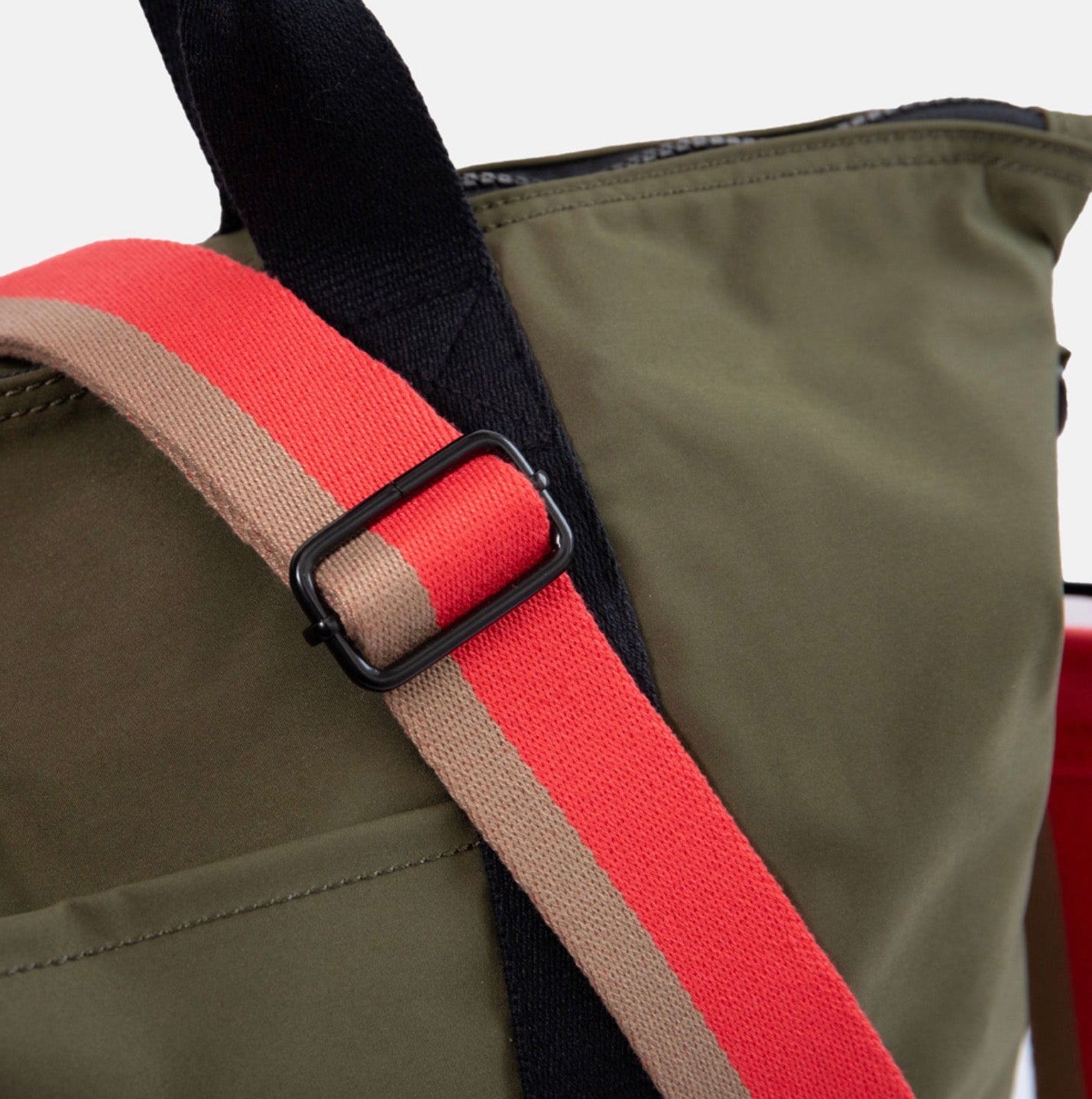 Caroline Gardner Men’s Khaki Travel Bag