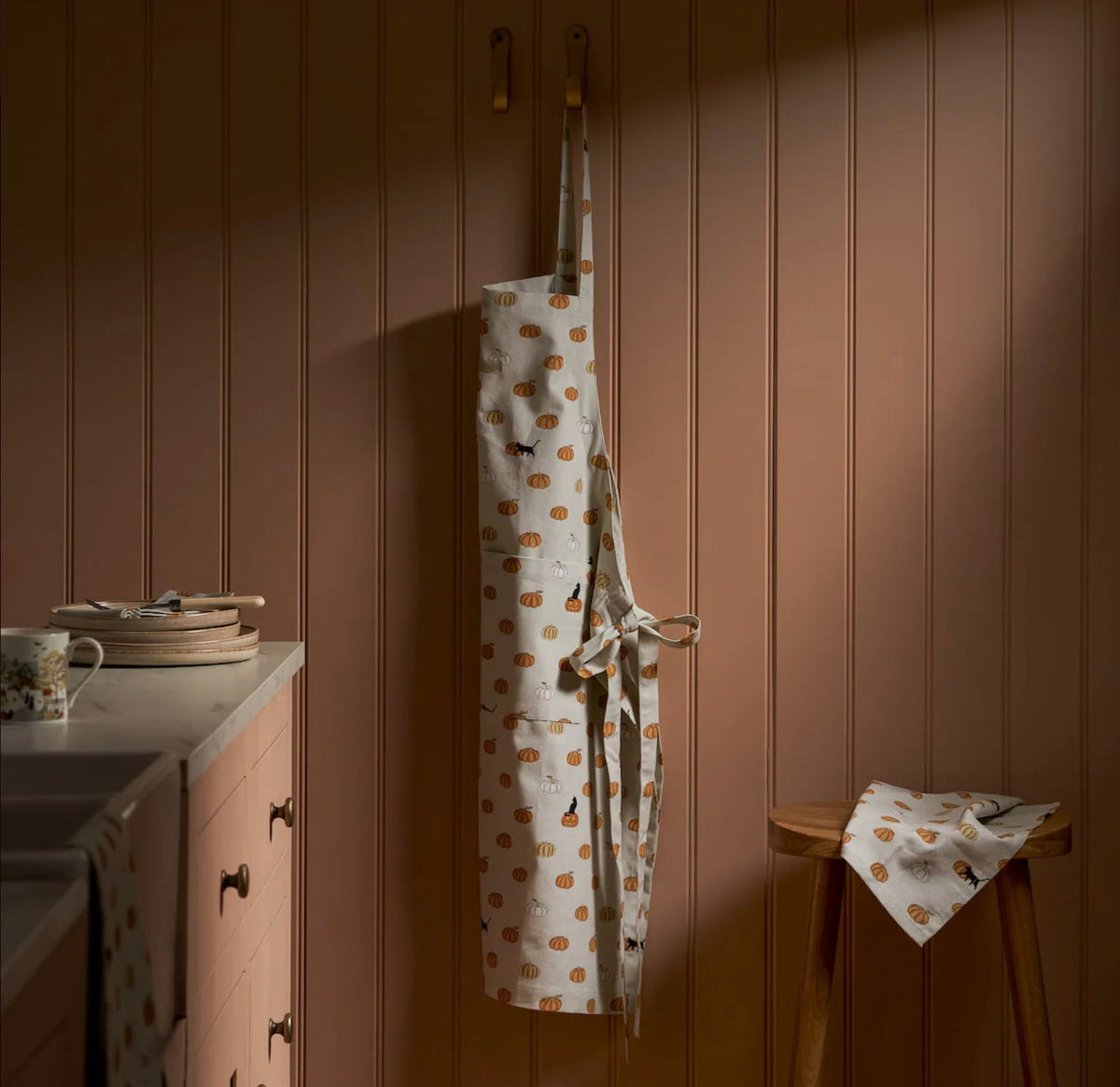 Sophie Allport Apron Trick or Treat