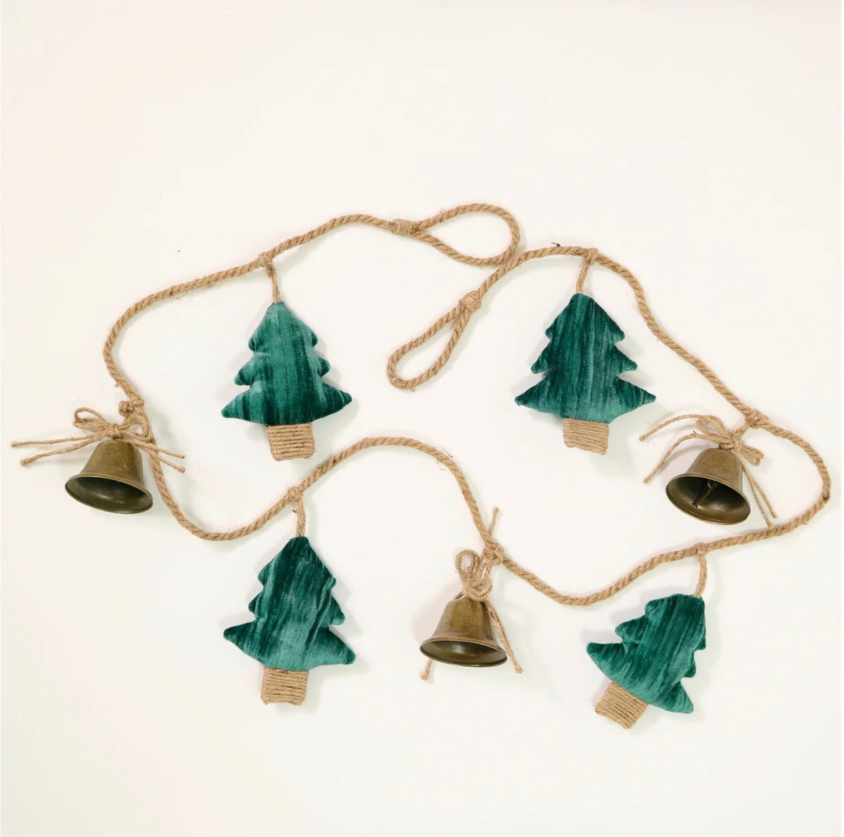 Festive Velvet Tree & Garland Green