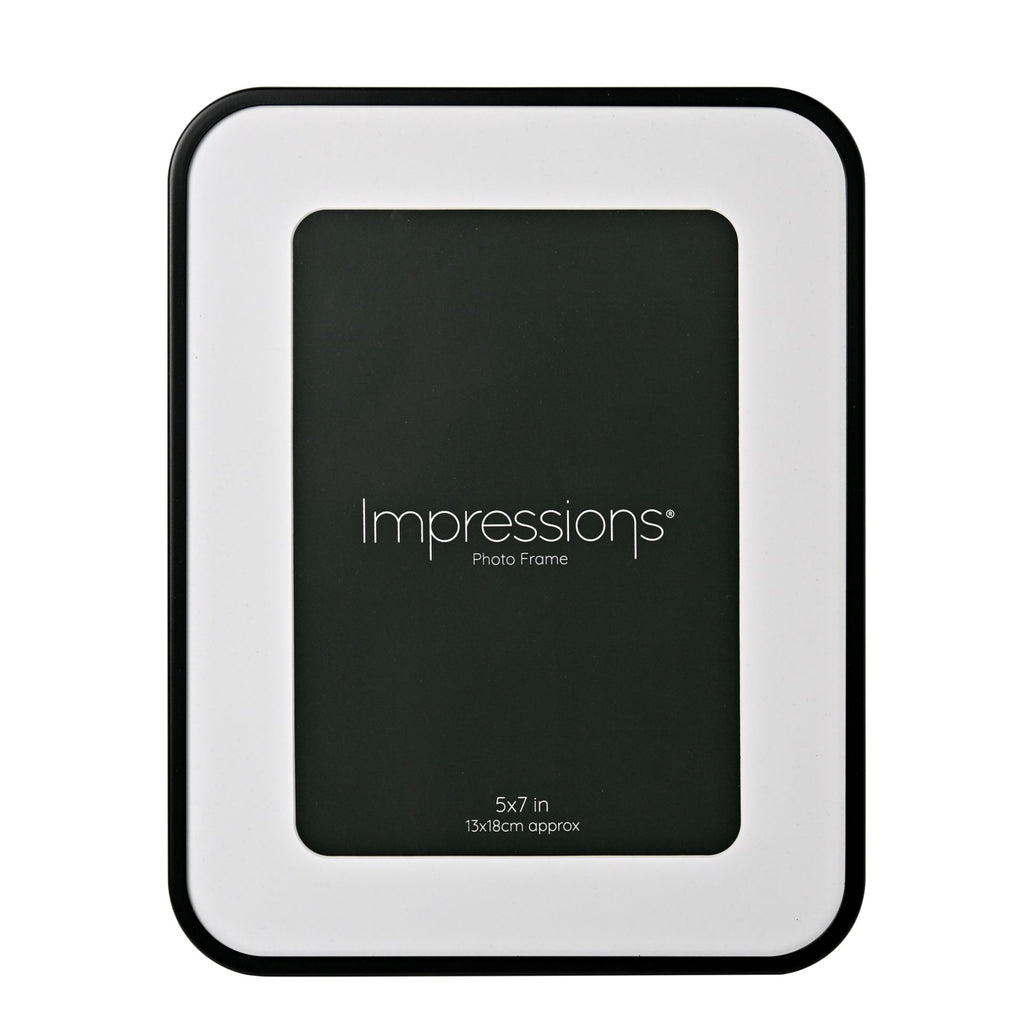 Impressions Black Oval Corner Photo 5" x 7"