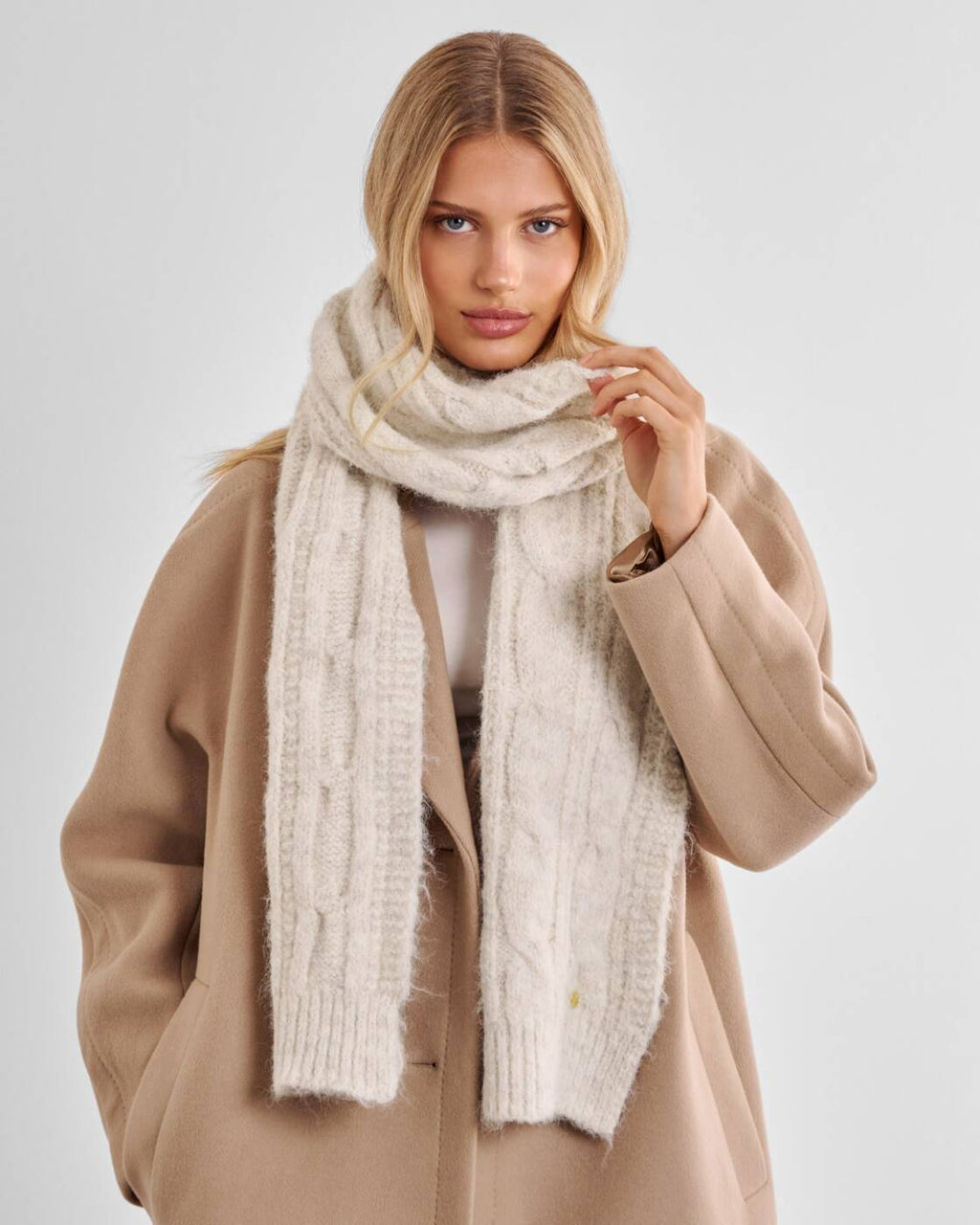 Katie Loxton Cable Knit Scarf Crème