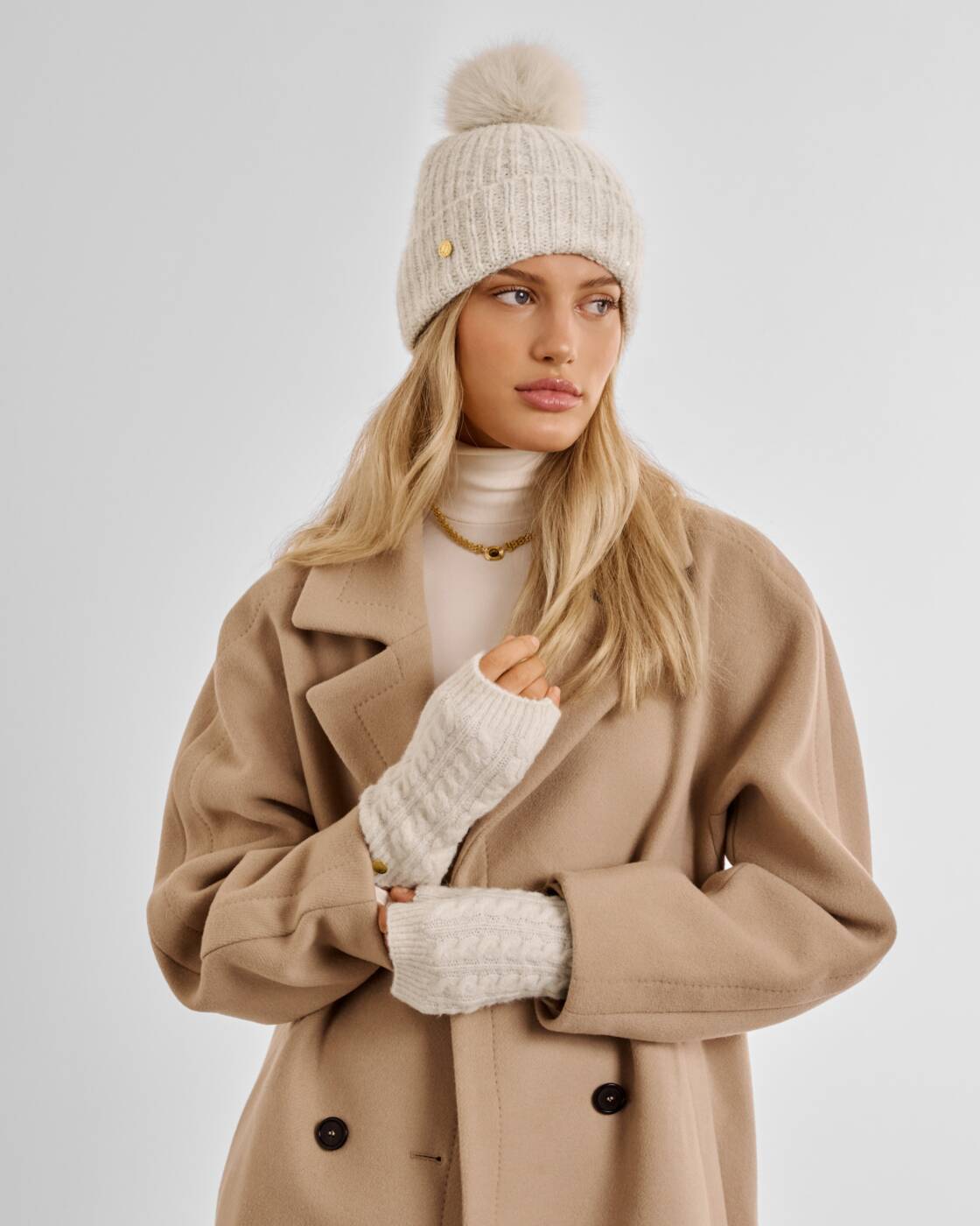 Katie Loxton Cable Knit Handwarmer Creme