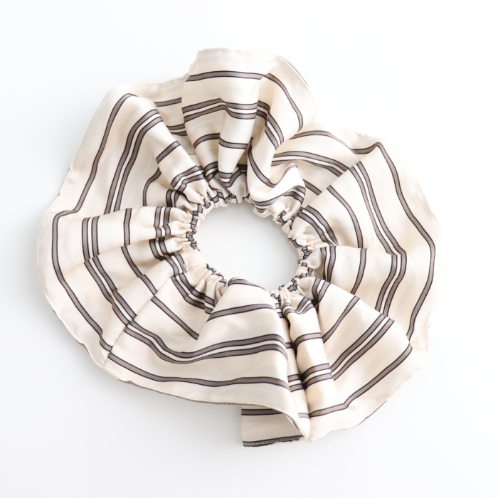Oversized Stripes Scrunchie Cream