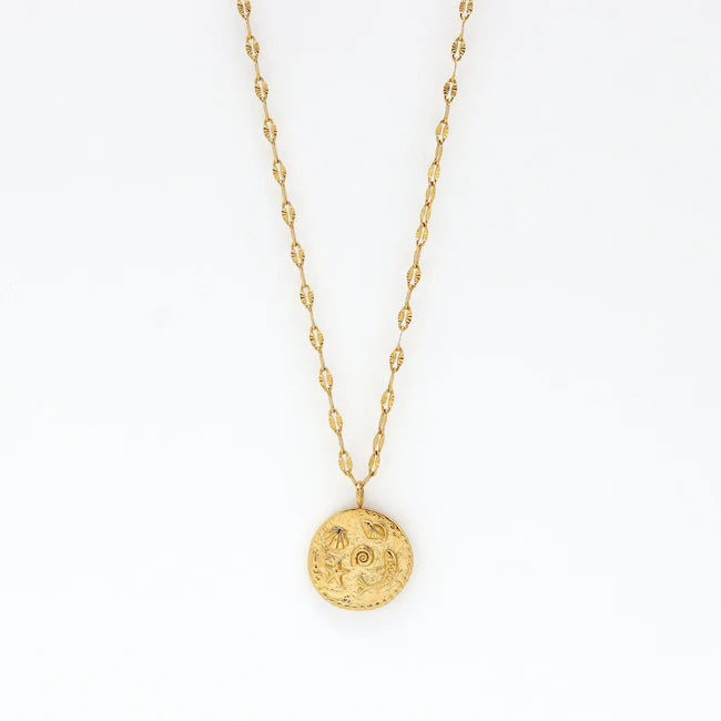 Pineapple Island Gula Shell & Fossil Pendant Necklace