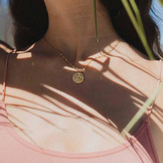 Pineapple Island Gula Shell & Fossil Pendant Necklace