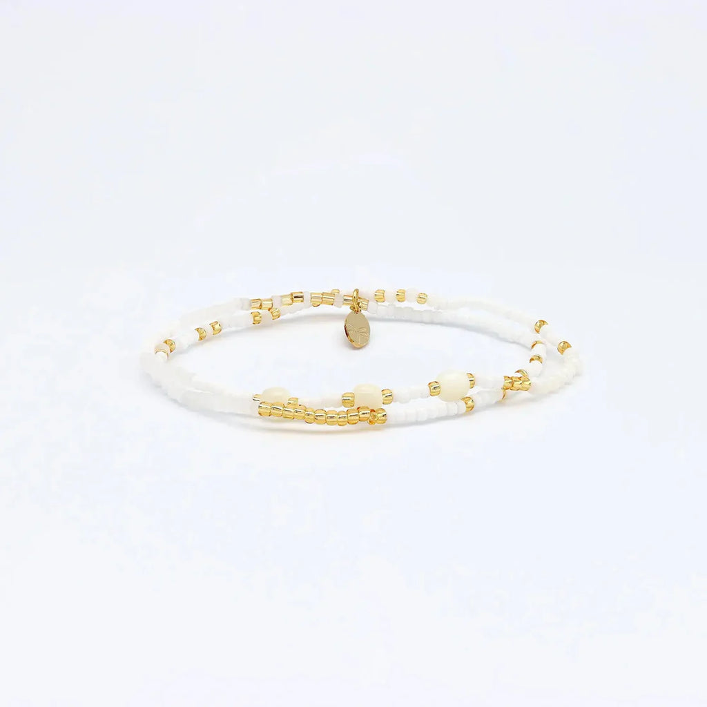 Pineapple Island Pasir Mother of Pearl Golden Hour Beaded Bracelet