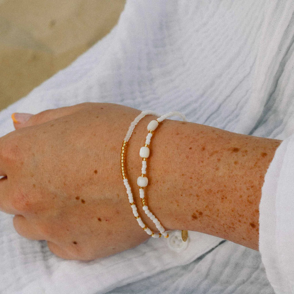 Pineapple Island Pasir Mother of Pearl Golden Hour Beaded Bracelet