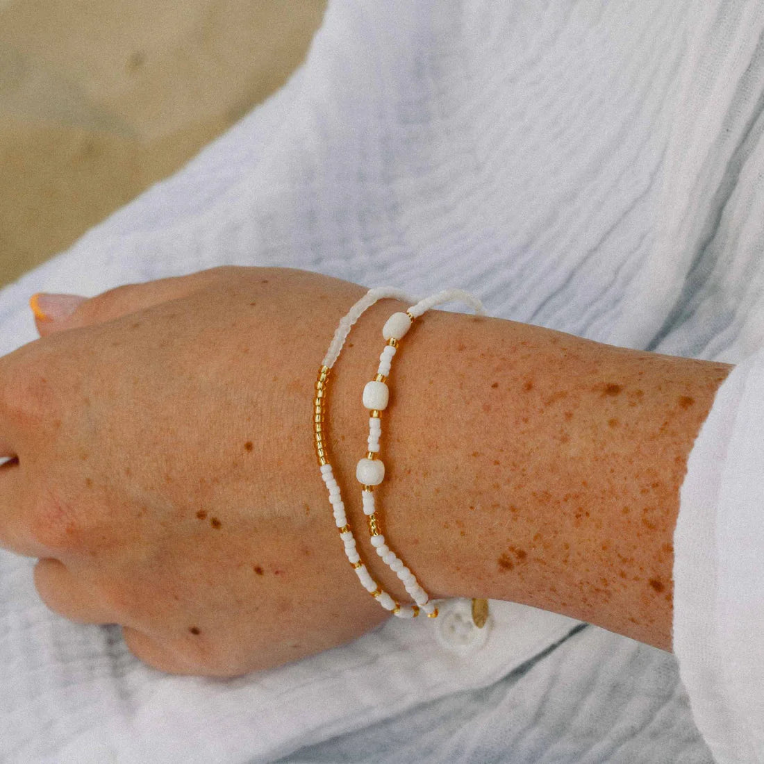 Pineapple Island Pasir Mother of Pearl Golden Hour Beaded Bracelet