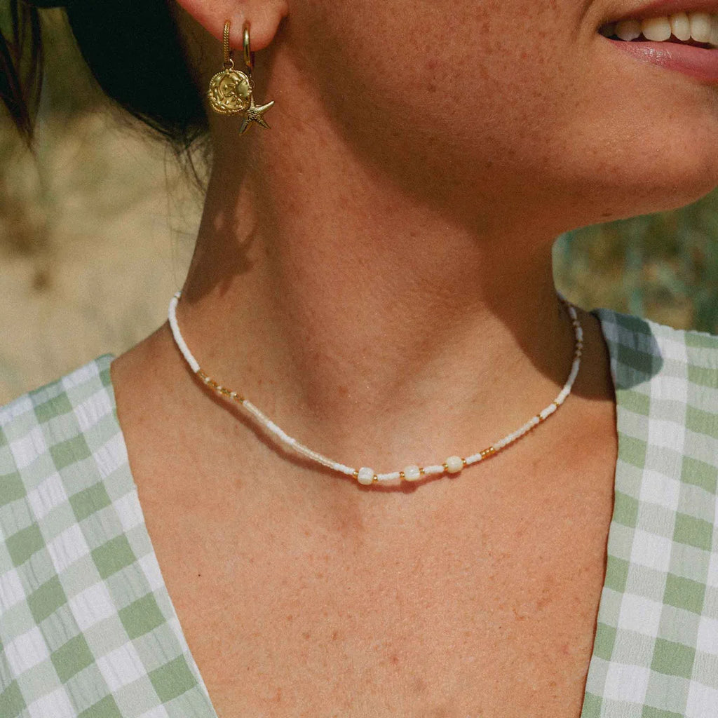 Pineapple Island Pasir Mother of Pearl Golden Hour Necklace