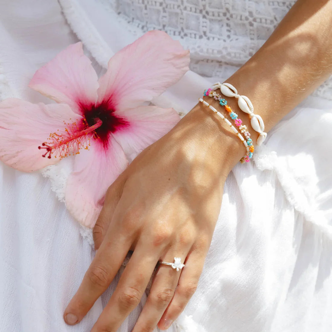 Pineapple Island Surga Daisy & Shell Bracelet Set
