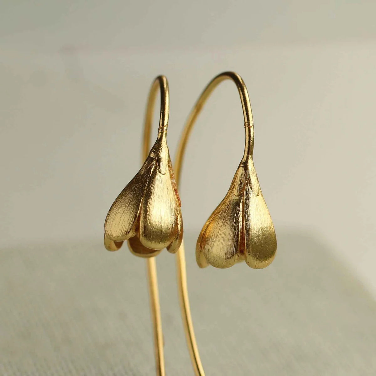 Silk Purse Snowdrop Earrings Gold